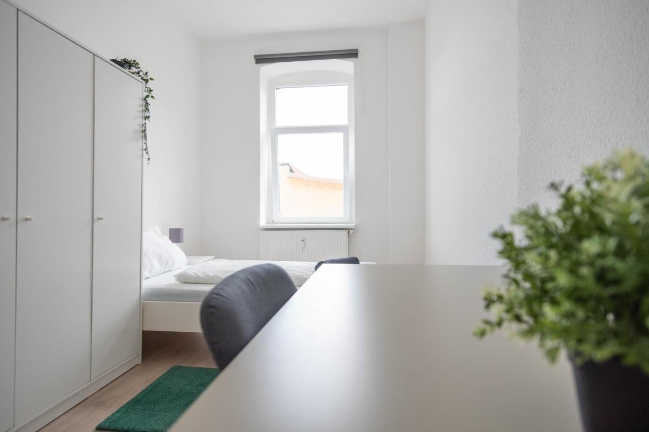 Komfortable Monteursunterkunft: 4-zimmer-wohnung Mit Getrennten Betten Apartment *