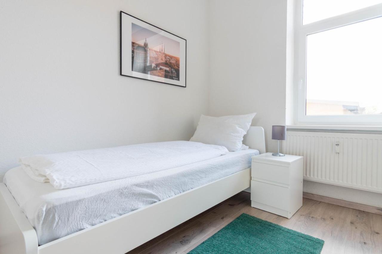 Komfortable Monteursunterkunft: 4-zimmer-wohnung Mit Getrennten Betten Apartamento *