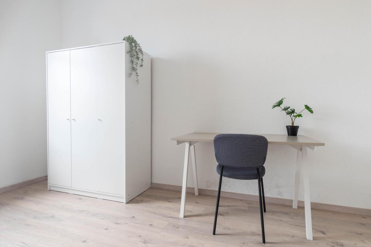 Komfortable Monteursunterkunft: 4-zimmer-wohnung Mit Getrennten Betten Érfurt